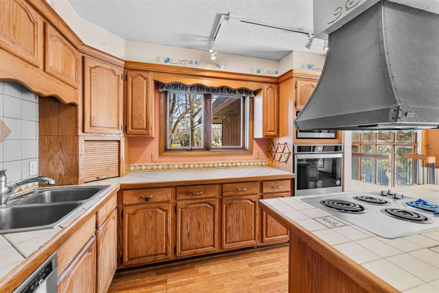 530 N Washington St., Lindsborg, KS 67456