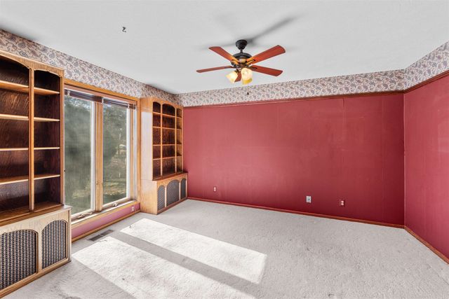 530 N Washington St., Lindsborg, KS 67456