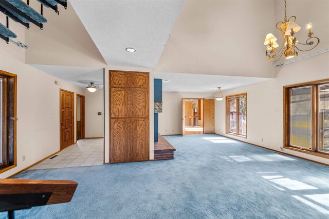 530 N Washington St., Lindsborg, KS 67456