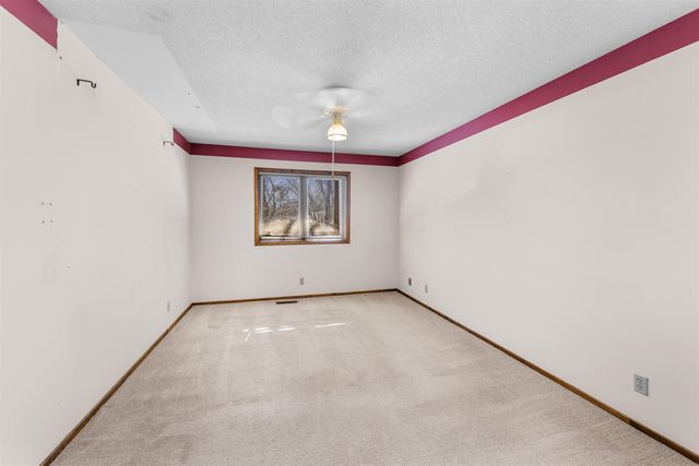 530 N Washington St., Lindsborg, KS 67456