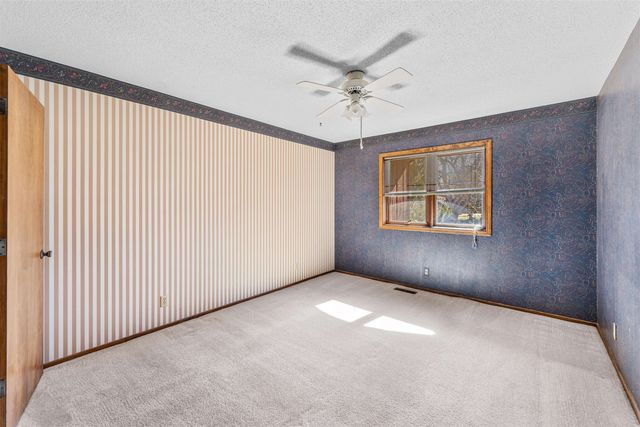 530 N Washington St., Lindsborg, KS 67456