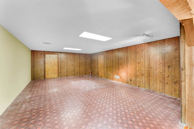 530 N Washington St., Lindsborg, KS 67456