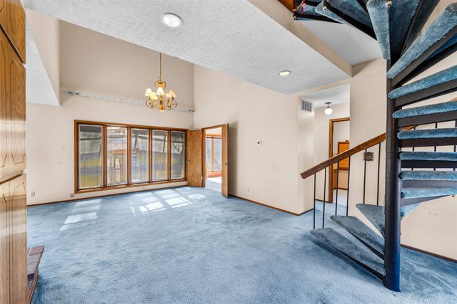 530 N Washington St., Lindsborg, KS 67456