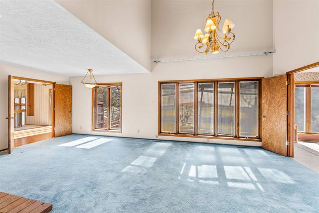 530 N Washington St., Lindsborg, KS 67456