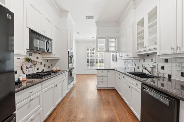 3210 Maroneal Street, Houston, TX 77025