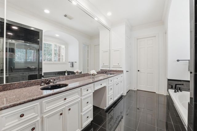 3210 Maroneal Street, Houston, TX 77025