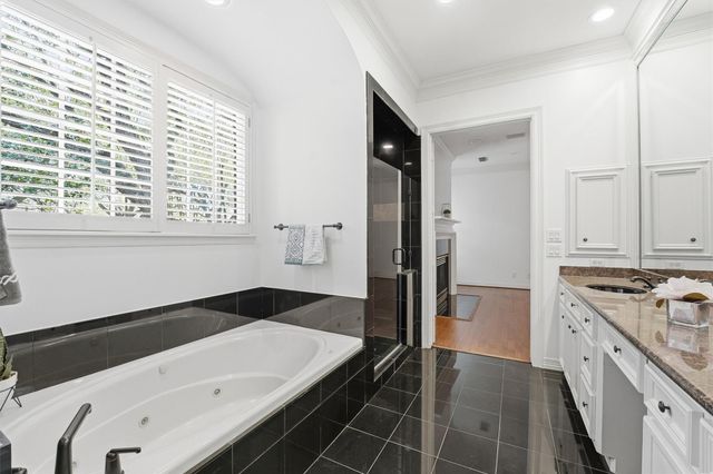 3210 Maroneal Street, Houston, TX 77025