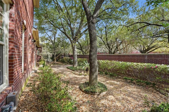 3210 Maroneal Street, Houston, TX 77025