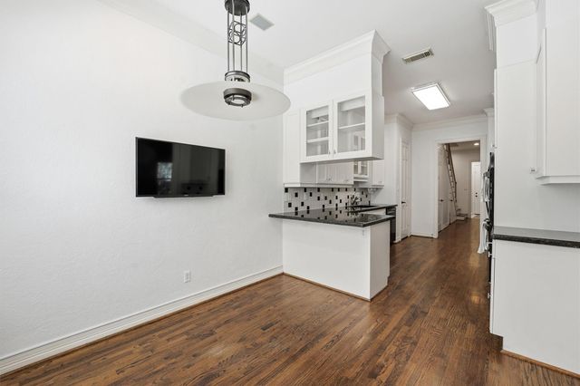 3210 Maroneal Street, Houston, TX 77025