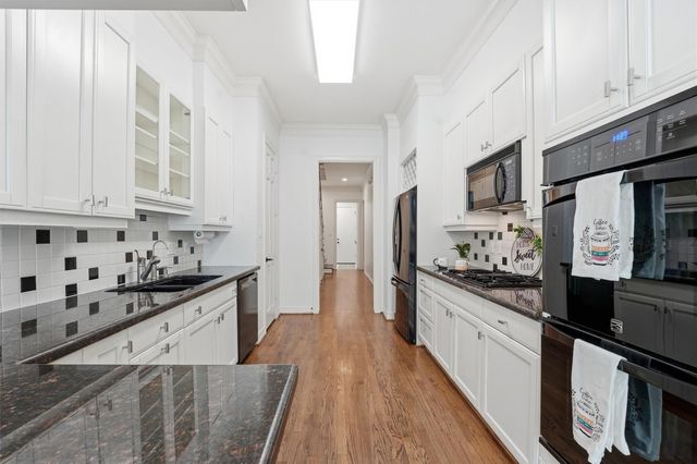 3210 Maroneal Street, Houston, TX 77025