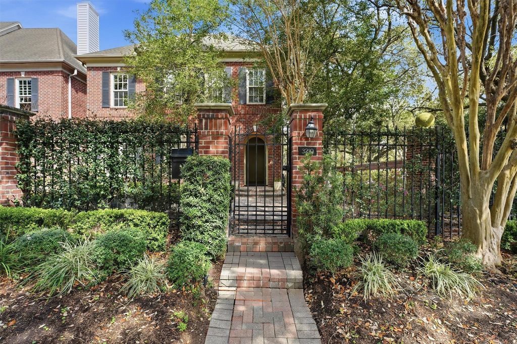 3210 Maroneal Street, Houston, TX 77025