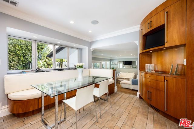 1322 Londonderry Place, Los Angeles, CA 90069