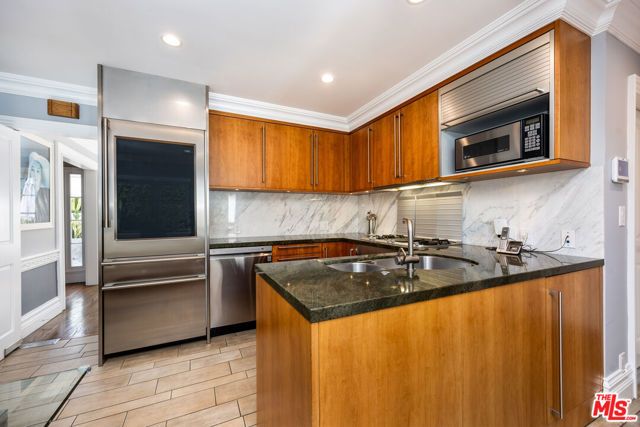 1322 Londonderry Place, Los Angeles, CA 90069