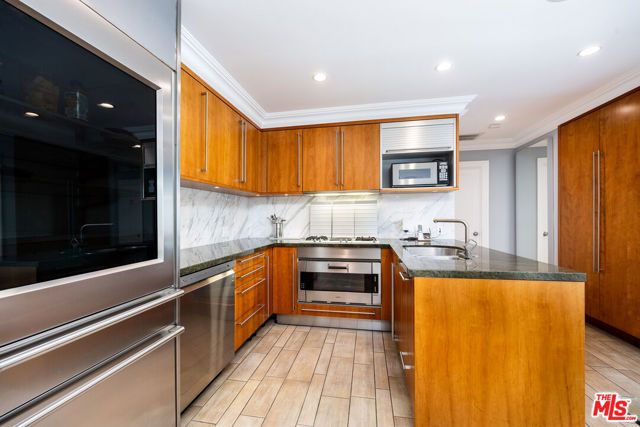 1322 Londonderry Place, Los Angeles, CA 90069
