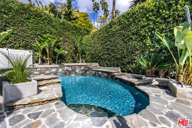 1322 Londonderry Place, Los Angeles, CA 90069