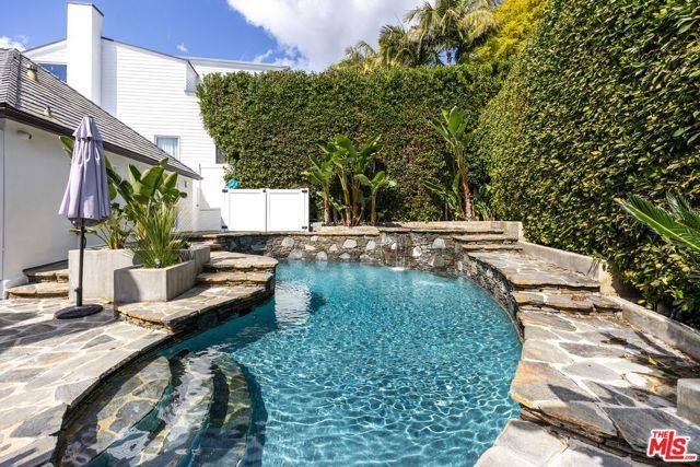 1322 Londonderry Place, Los Angeles, CA 90069