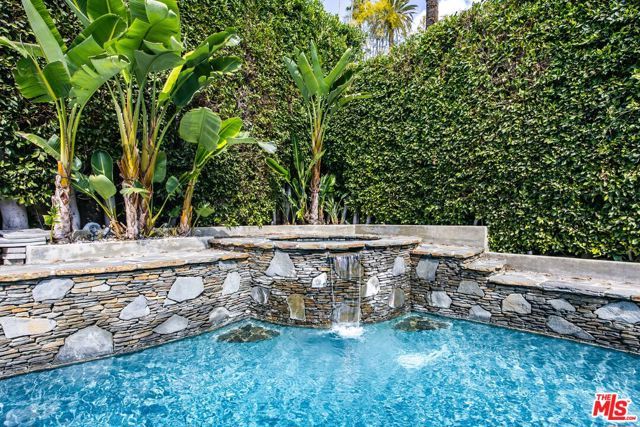 1322 Londonderry Place, Los Angeles, CA 90069