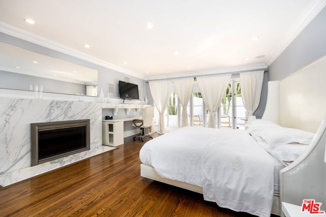 1322 Londonderry Place, Los Angeles, CA 90069