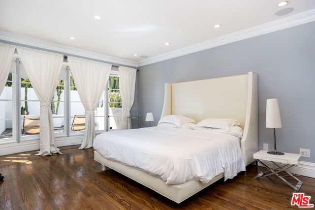 1322 Londonderry Place, Los Angeles, CA 90069