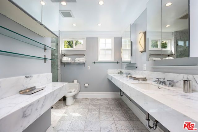 1322 Londonderry Place, Los Angeles, CA 90069