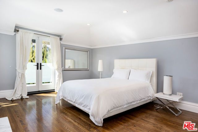 1322 Londonderry Place, Los Angeles, CA 90069