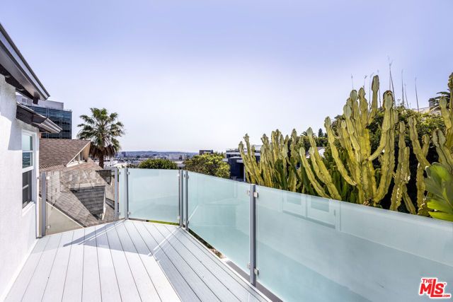 1322 Londonderry Place, Los Angeles, CA 90069