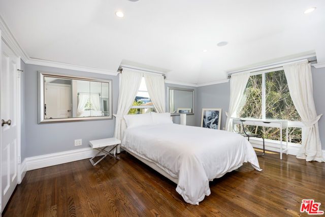 1322 Londonderry Place, Los Angeles, CA 90069