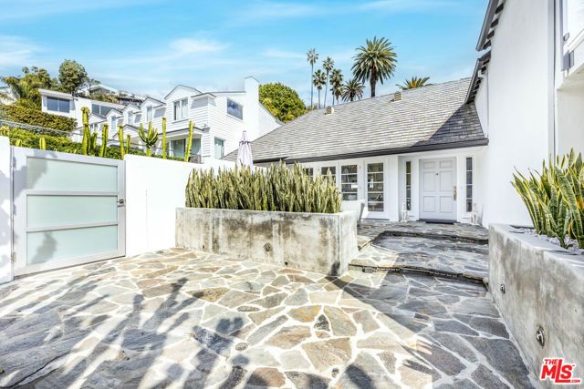 1322 Londonderry Place, Los Angeles, CA 90069