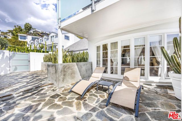 1322 Londonderry Place, Los Angeles, CA 90069
