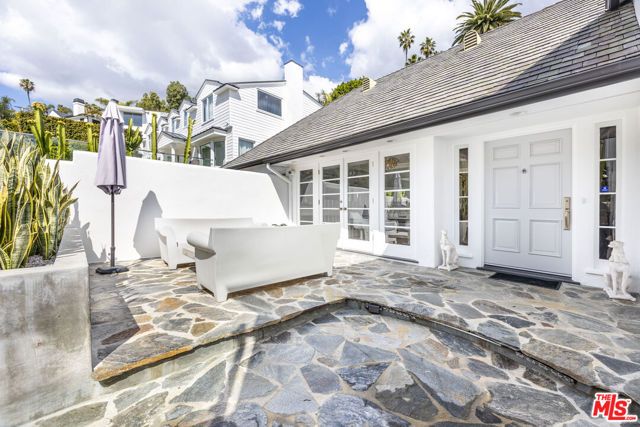1322 Londonderry Place, Los Angeles, CA 90069