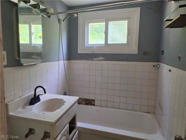 19418 Meadowlark Lane, Warrensville Heights, OH 44128