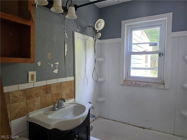 19418 Meadowlark Lane, Warrensville Heights, OH 44128
