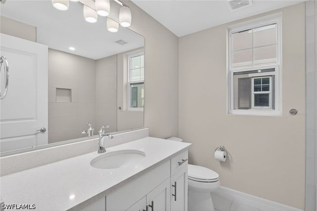 286 Indies DR E 101, Naples, FL 34114
