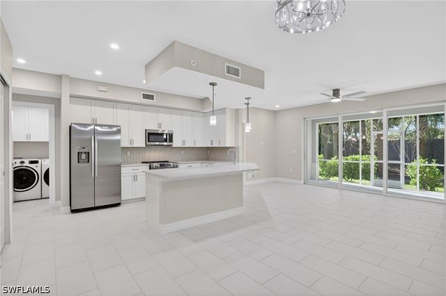 286 Indies DR E 101, Naples, FL 34114