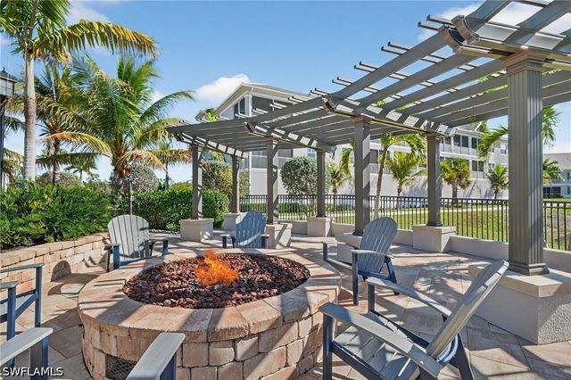 286 Indies DR E 101, Naples, FL 34114