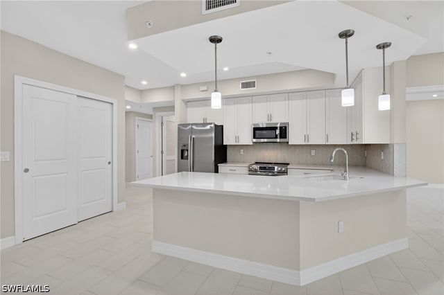 286 Indies DR E 101, Naples, FL 34114