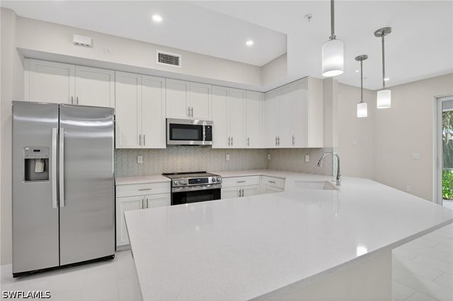 286 Indies DR E 101, Naples, FL 34114