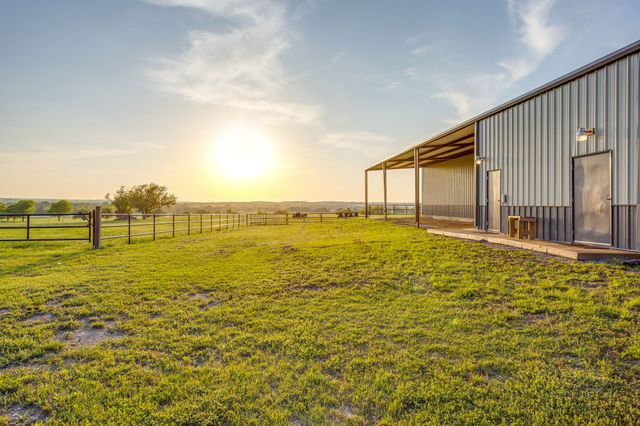 3601 W Fm 4, Cleburne, TX 76033
