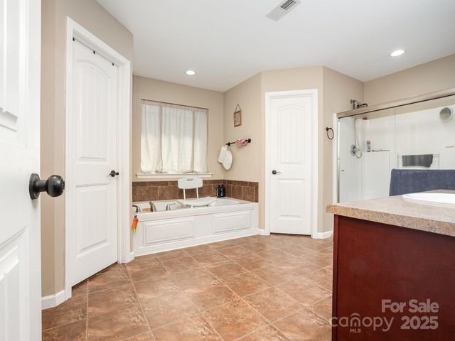 190 Glendower Lane, Chesnee, SC 29323