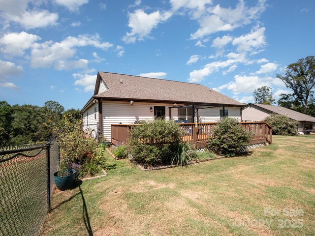 190 Glendower Lane, Chesnee, SC 29323