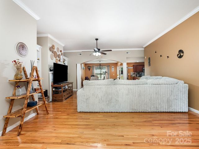 190 Glendower Lane, Chesnee, SC 29323