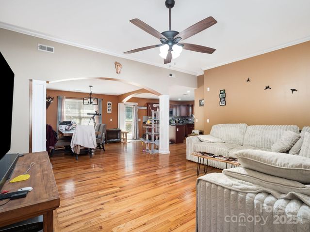 190 Glendower Lane, Chesnee, SC 29323