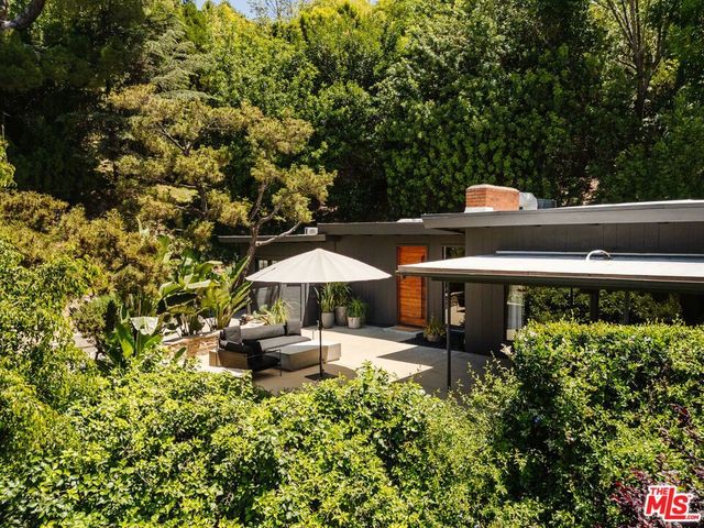 15256 Rayneta Drive, Sherman Oaks, CA 91403