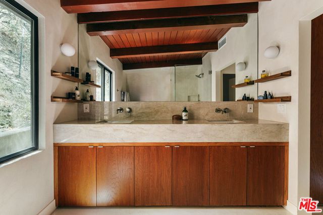 15256 Rayneta Drive, Sherman Oaks, CA 91403
