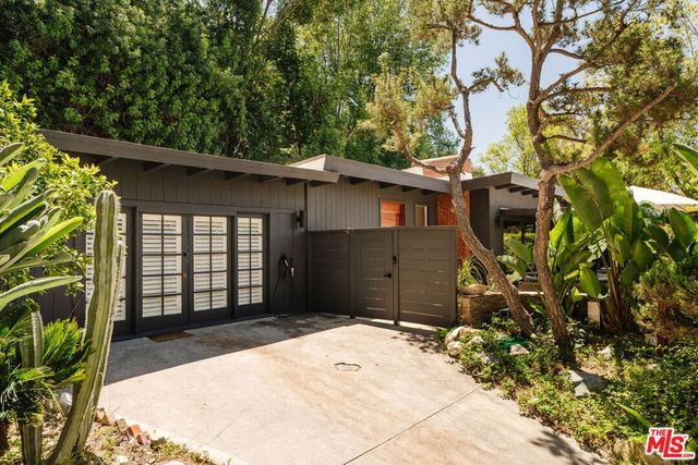15256 Rayneta Drive, Sherman Oaks, CA 91403