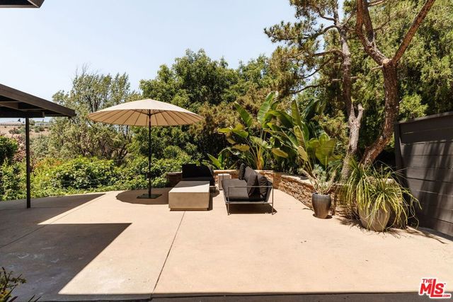 15256 Rayneta Drive, Sherman Oaks, CA 91403