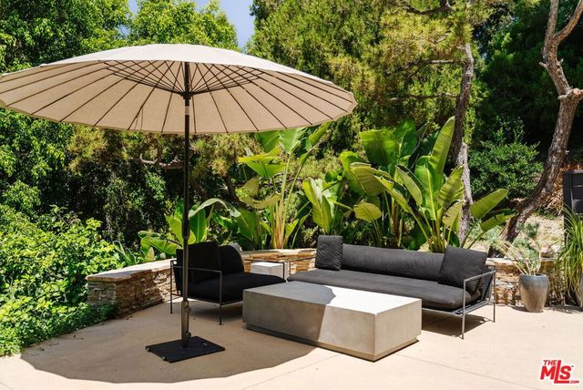 15256 Rayneta Drive, Sherman Oaks, CA 91403