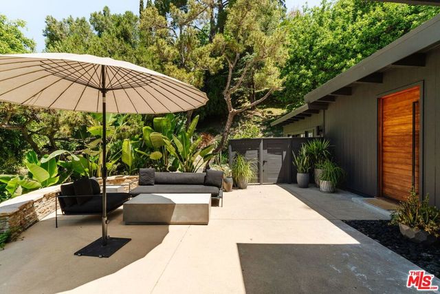 15256 Rayneta Drive, Sherman Oaks, CA 91403