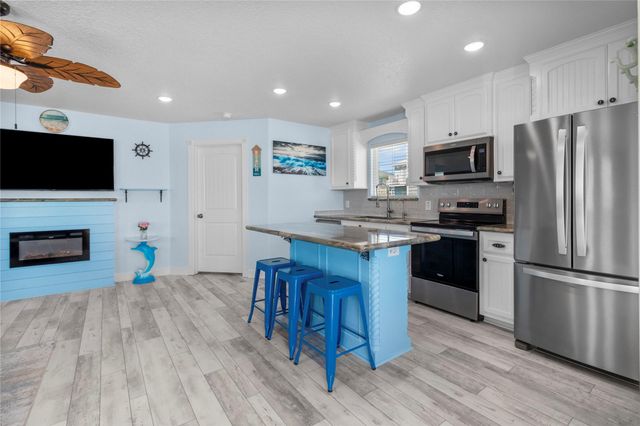 622 Fin Alley, Surfside Beach, TX 77541