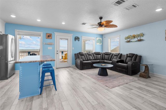 622 Fin Alley, Surfside Beach, TX 77541